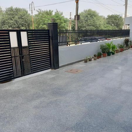 Hotel The Luxem - Behind Ibis Hotel Gurugram 古尔冈 外观 照片