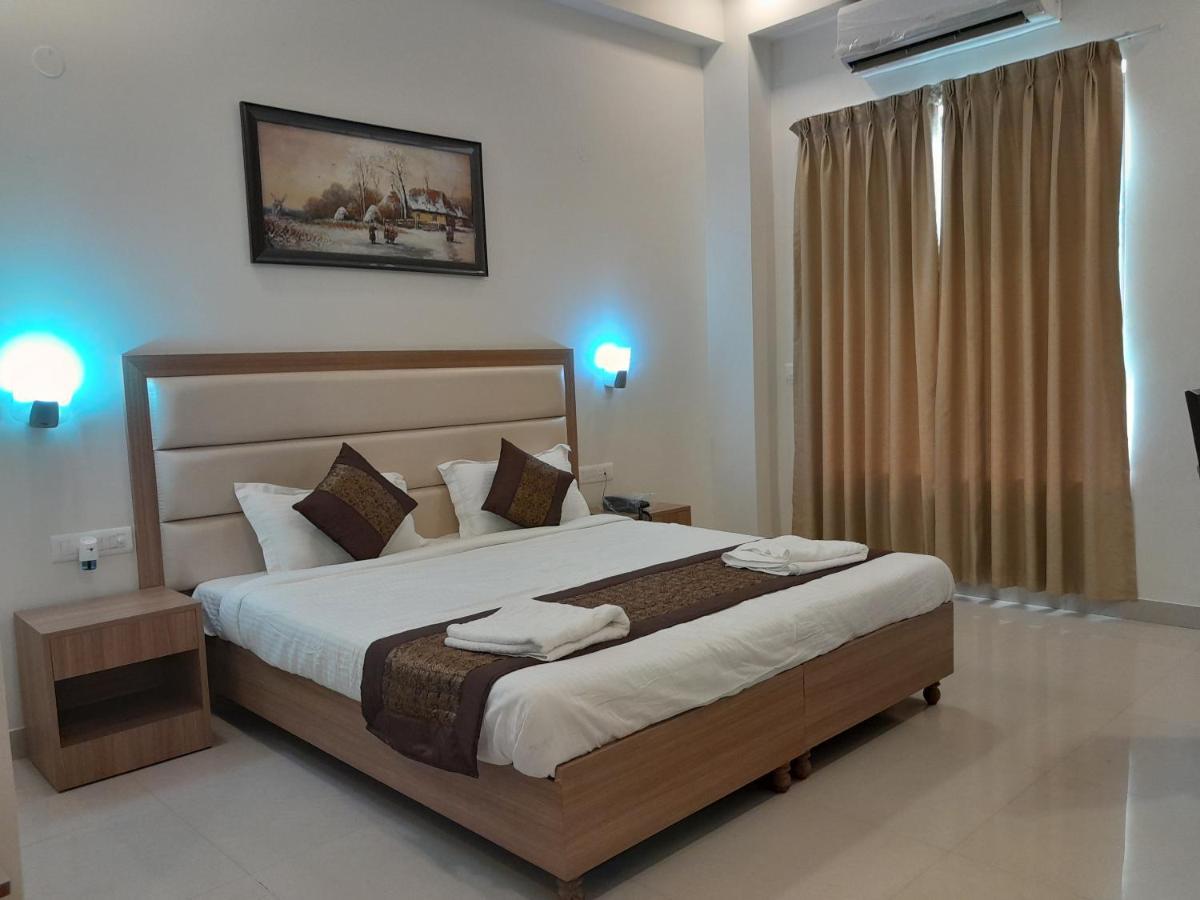 Hotel The Luxem - Behind Ibis Hotel Gurugram 古尔冈 外观 照片