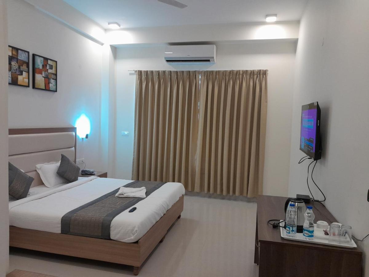 Hotel The Luxem - Behind Ibis Hotel Gurugram 古尔冈 外观 照片