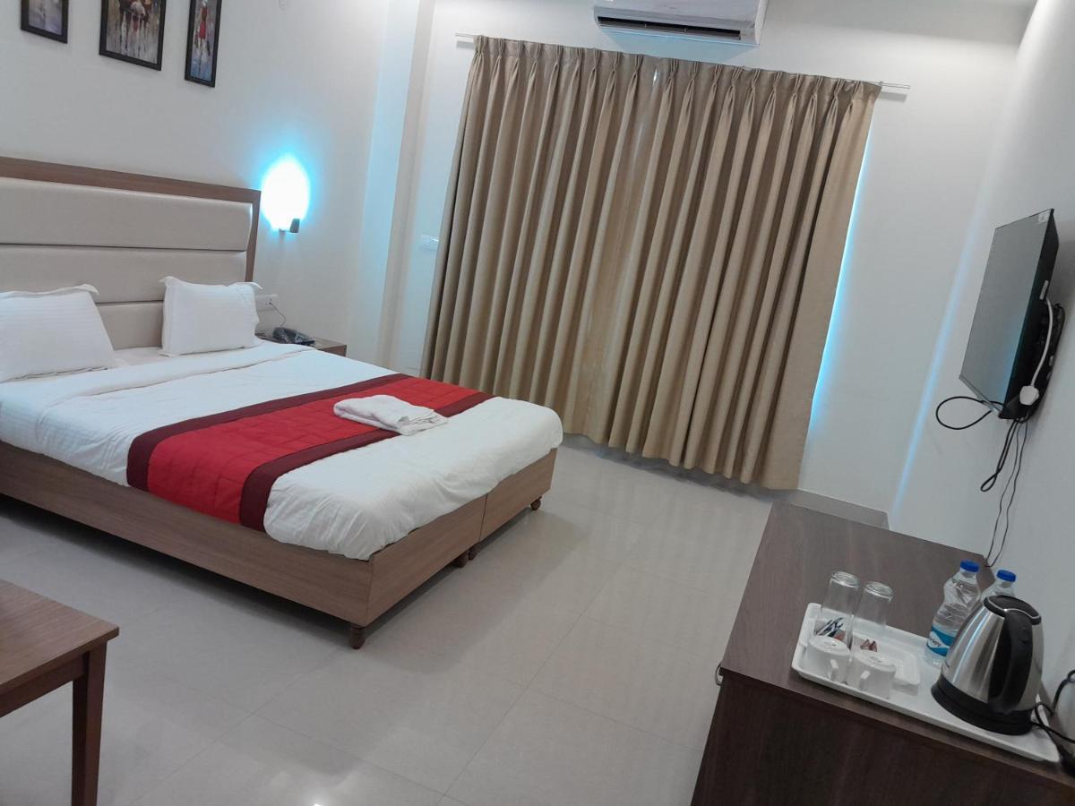 Hotel The Luxem - Behind Ibis Hotel Gurugram 古尔冈 外观 照片