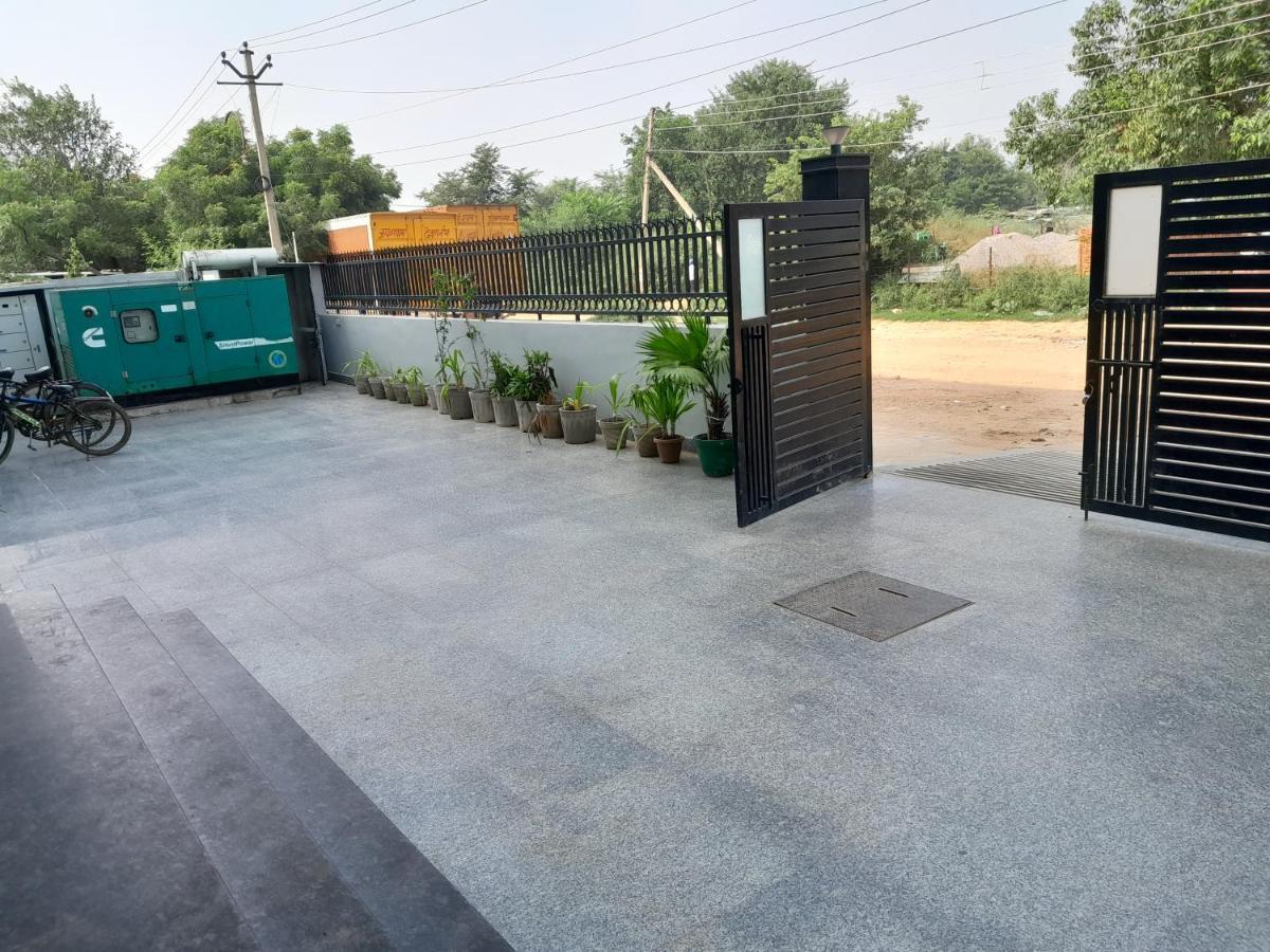 Hotel The Luxem - Behind Ibis Hotel Gurugram 古尔冈 外观 照片