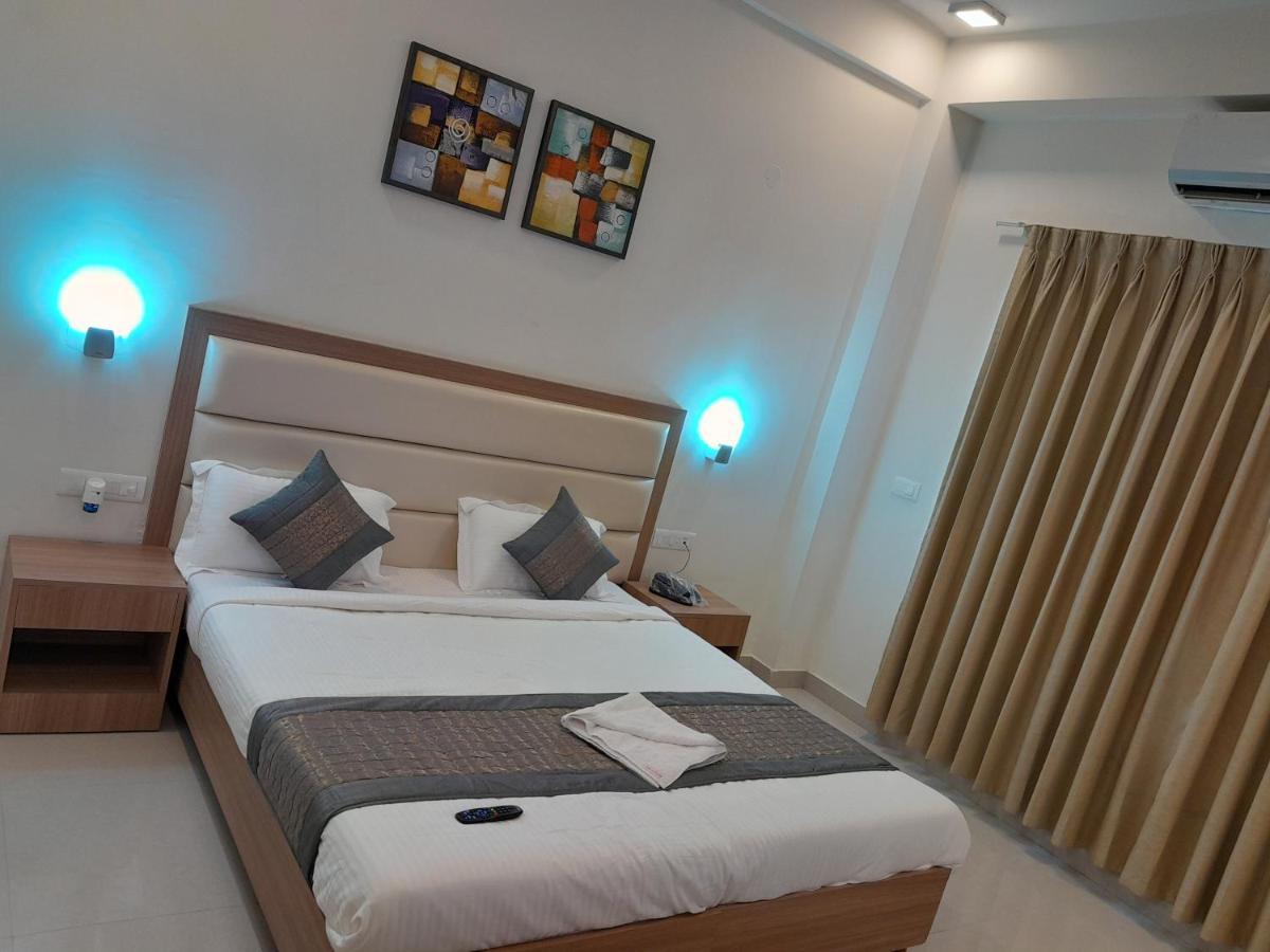 Hotel The Luxem - Behind Ibis Hotel Gurugram 古尔冈 外观 照片