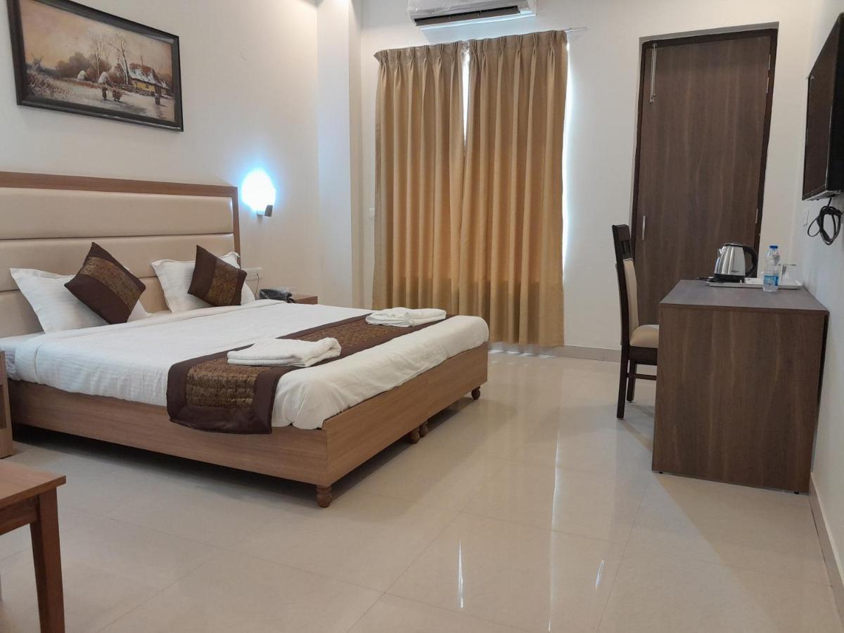 Hotel The Luxem - Behind Ibis Hotel Gurugram 古尔冈 外观 照片