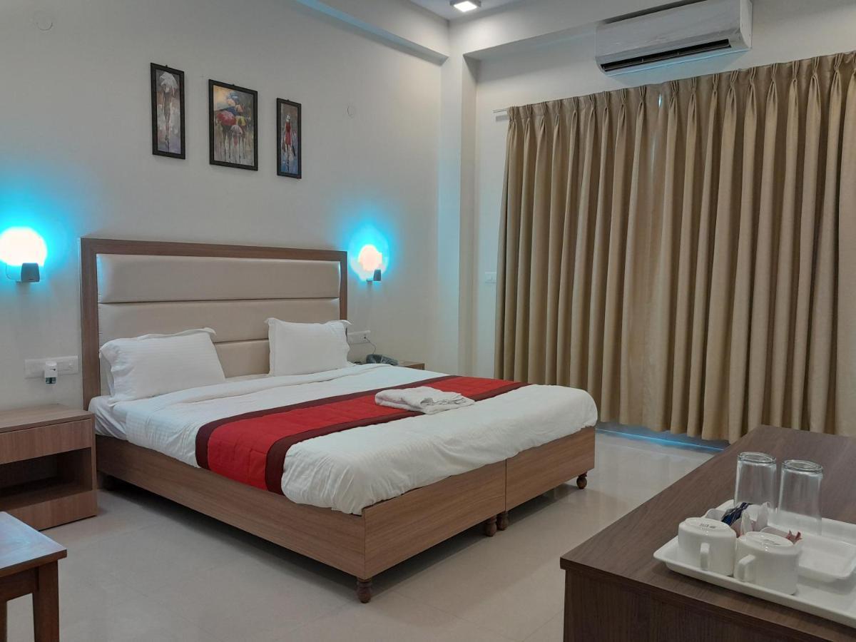 Hotel The Luxem - Behind Ibis Hotel Gurugram 古尔冈 外观 照片