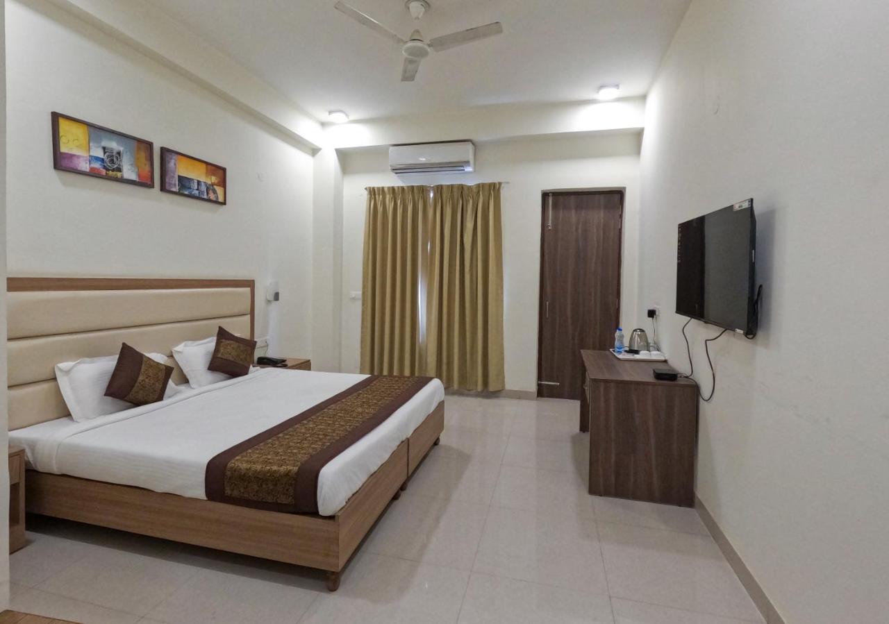 Hotel The Luxem - Behind Ibis Hotel Gurugram 古尔冈 外观 照片