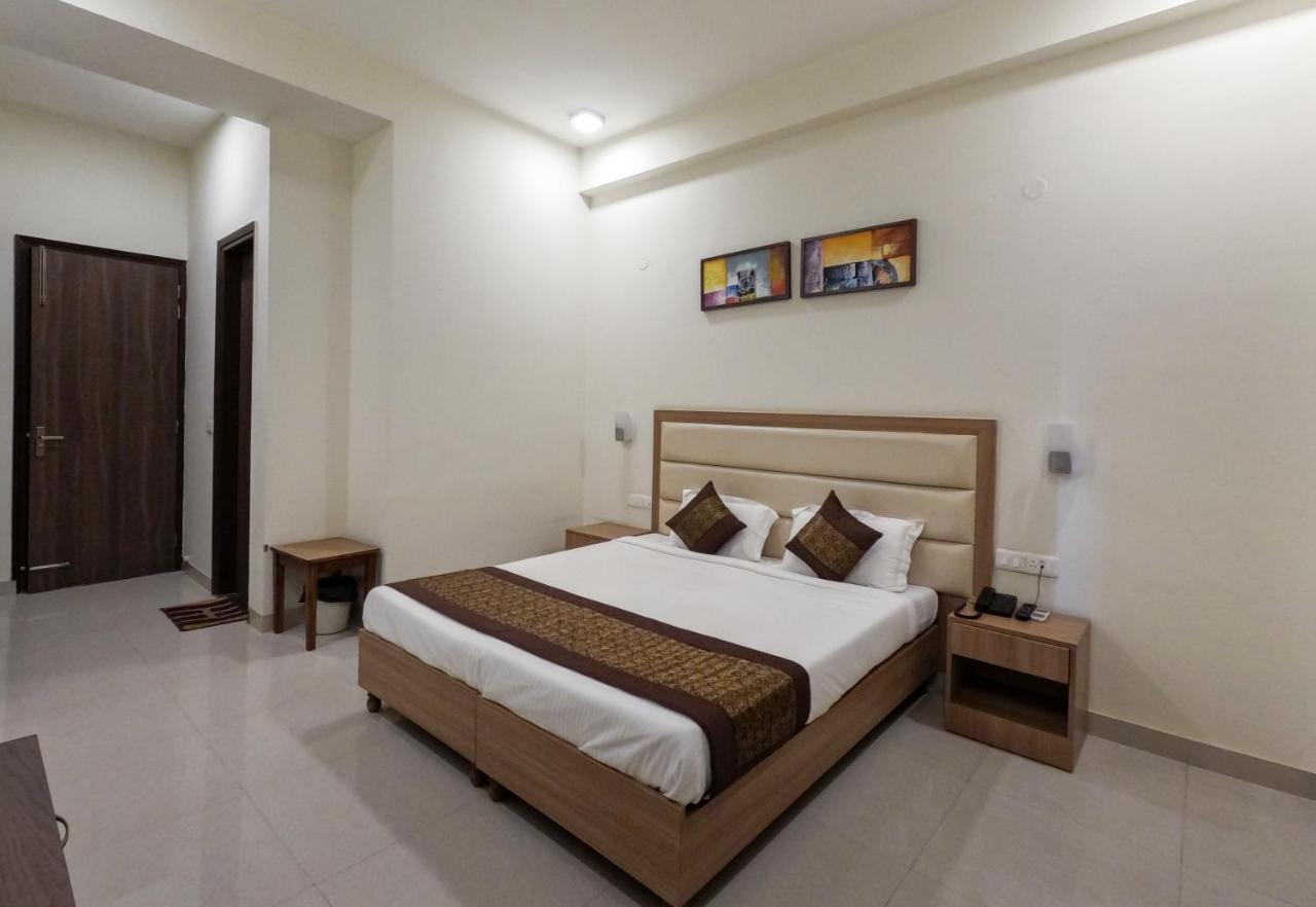 Hotel The Luxem - Behind Ibis Hotel Gurugram 古尔冈 外观 照片