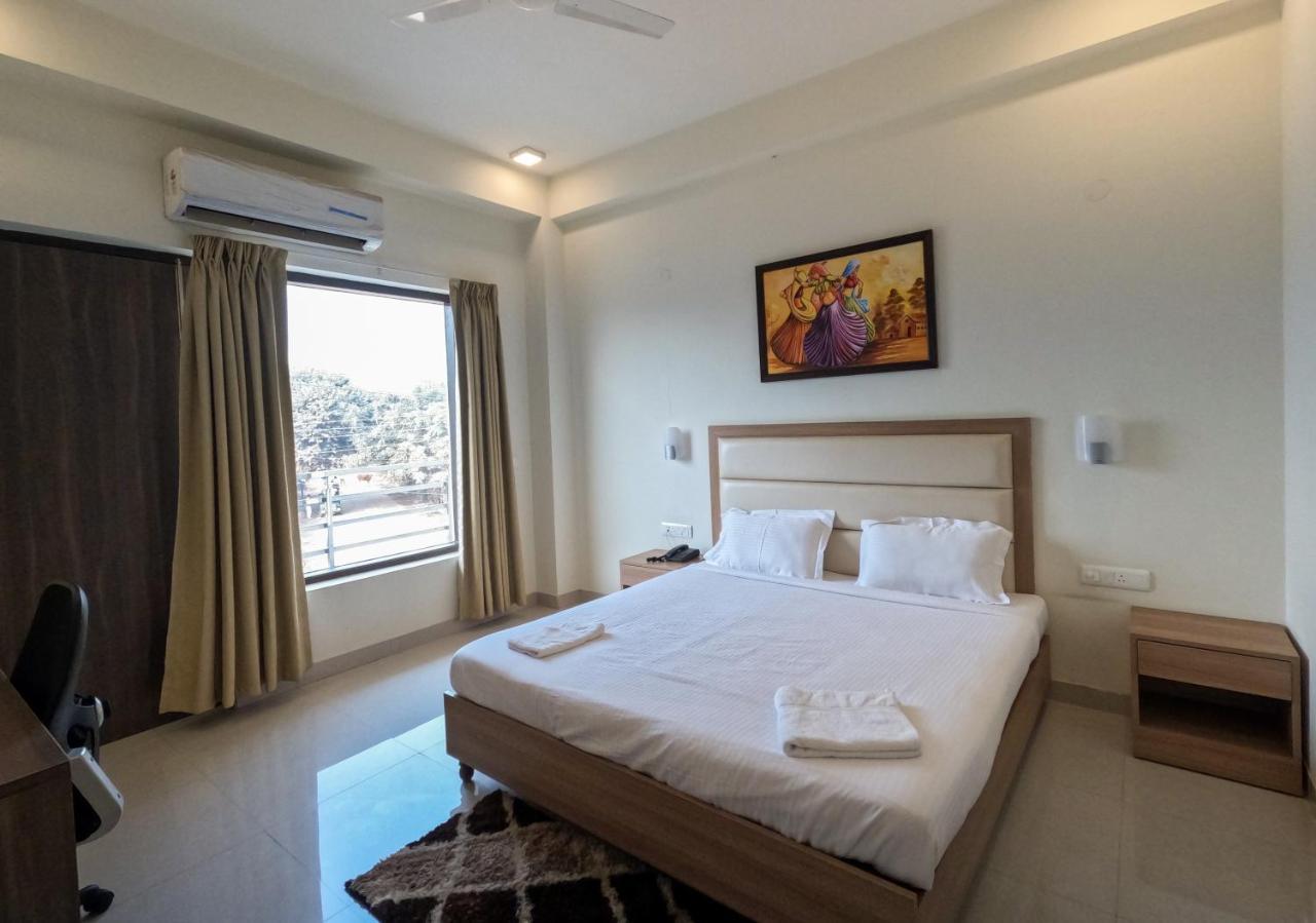Hotel The Luxem - Behind Ibis Hotel Gurugram 古尔冈 外观 照片