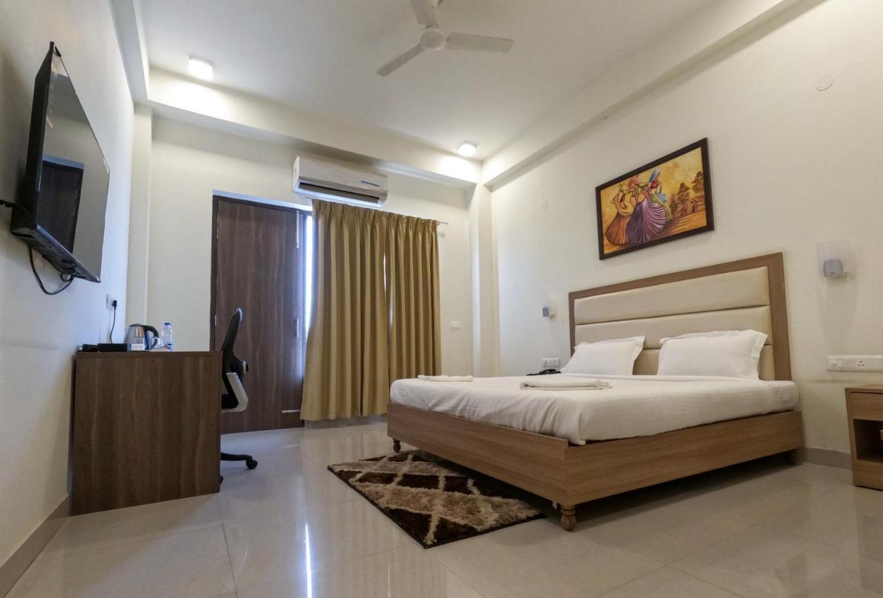 Hotel The Luxem - Behind Ibis Hotel Gurugram 古尔冈 外观 照片