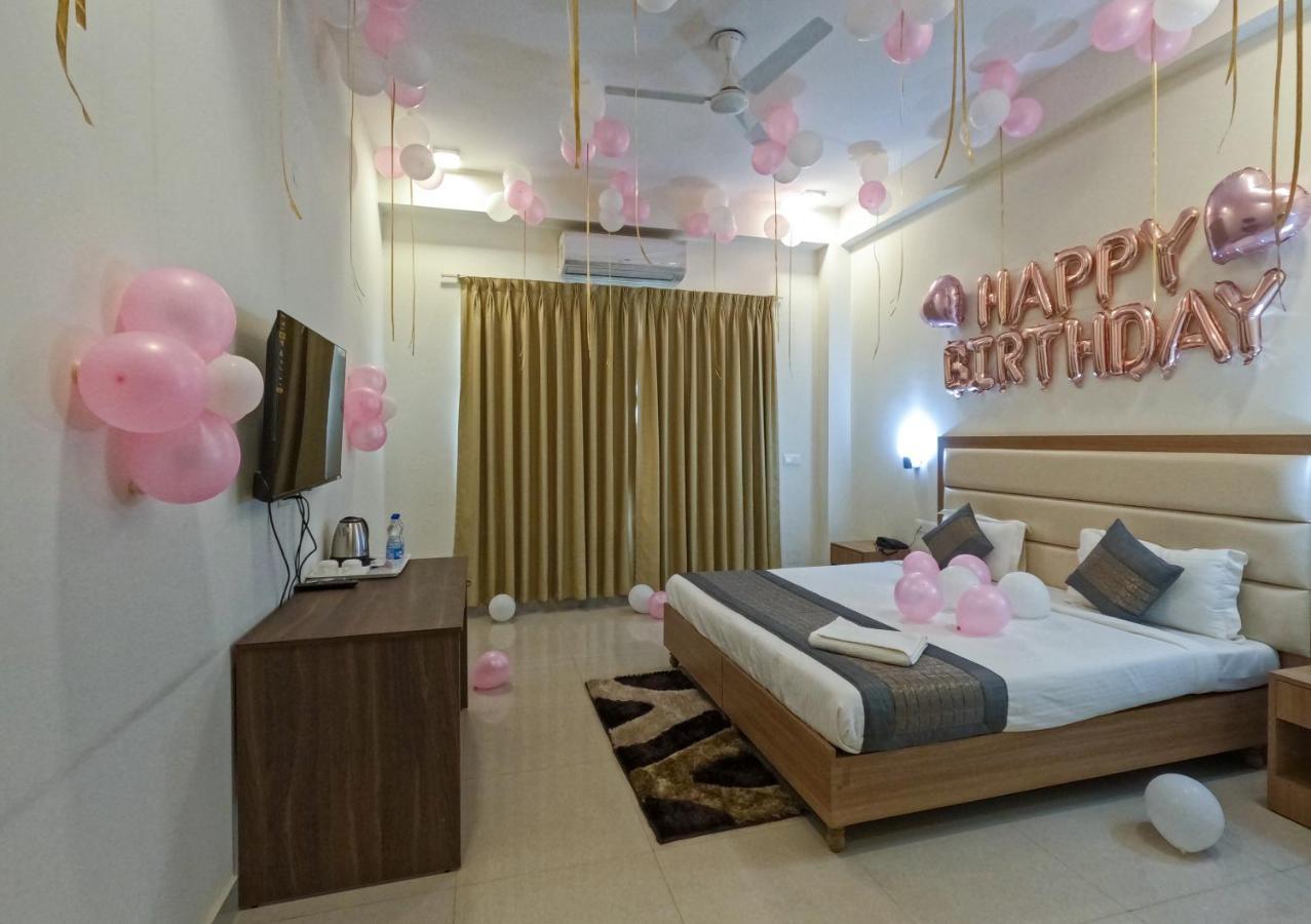 Hotel The Luxem - Behind Ibis Hotel Gurugram 古尔冈 外观 照片