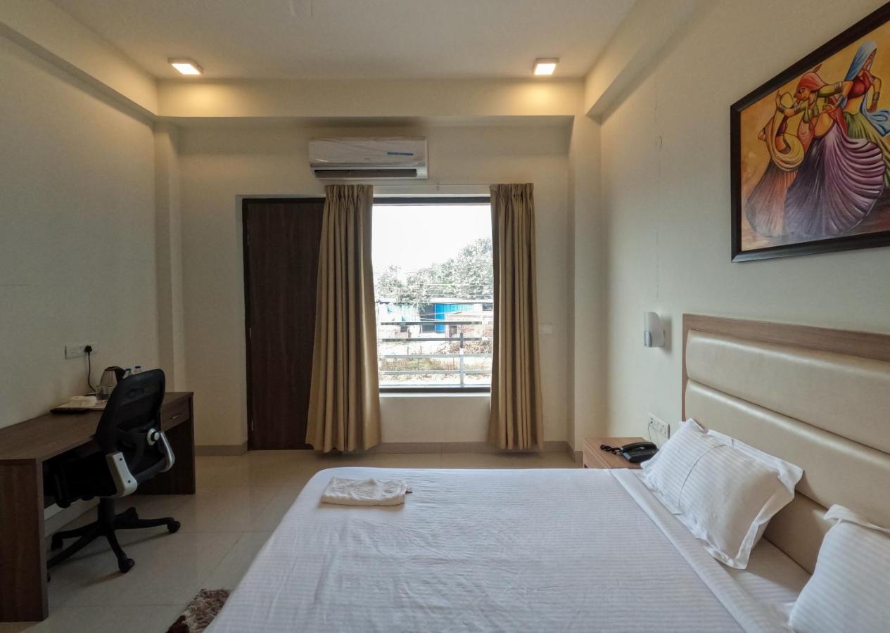 Hotel The Luxem - Behind Ibis Hotel Gurugram 古尔冈 外观 照片