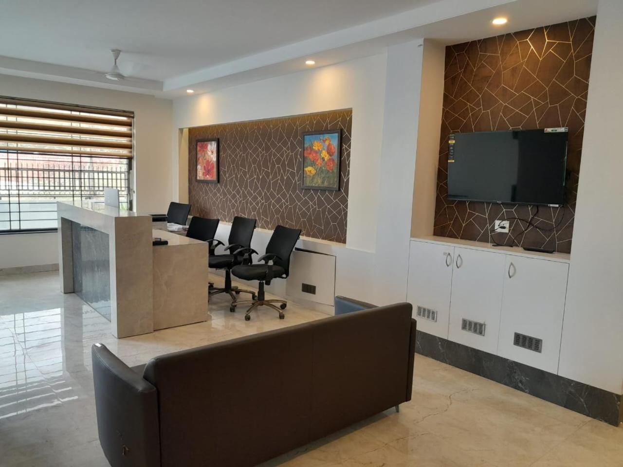 Hotel The Luxem - Behind Ibis Hotel Gurugram 古尔冈 外观 照片